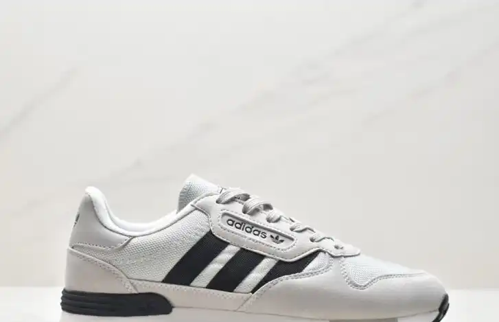 hype Adidas Sneakers