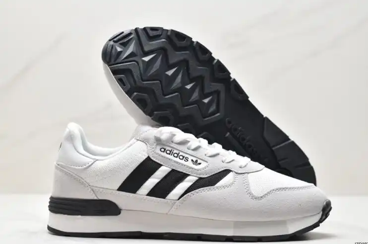 hype Adidas Sneakers