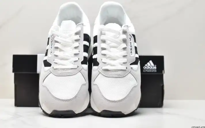 hype Adidas Sneakers