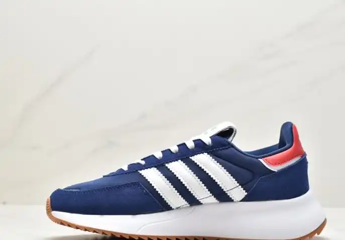 hype Adidas Sneakers