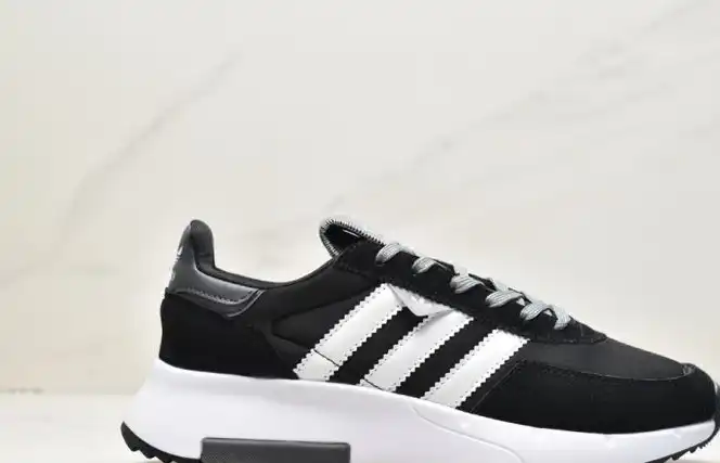 hype Adidas Sneakers