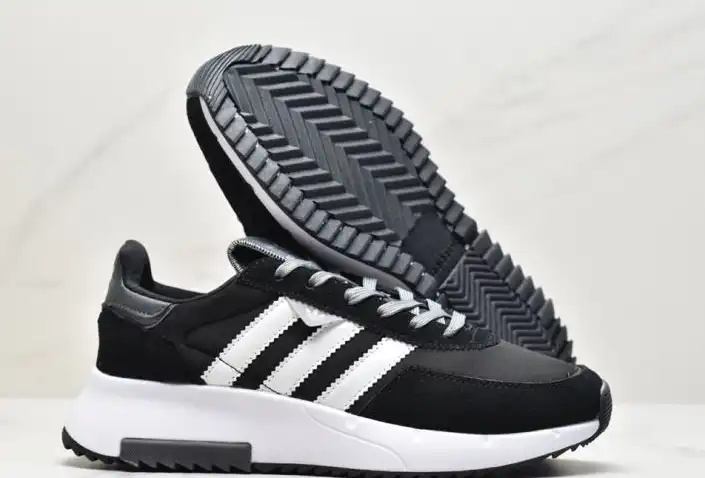 hype Adidas Sneakers