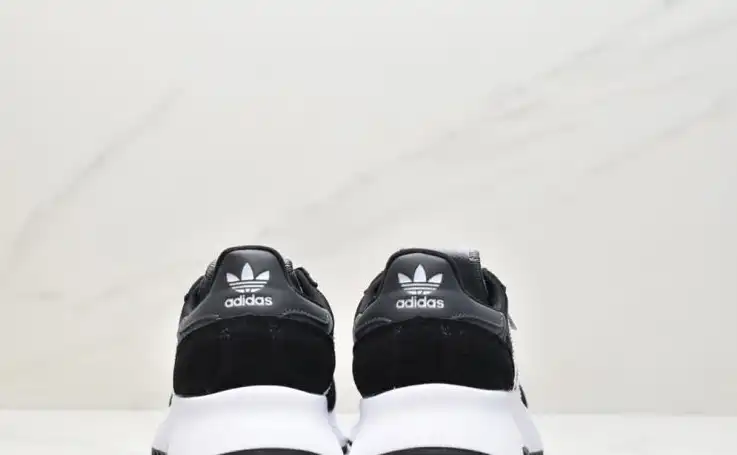 hype Adidas Sneakers