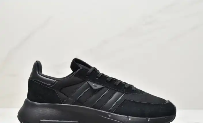 hype Adidas Sneakers