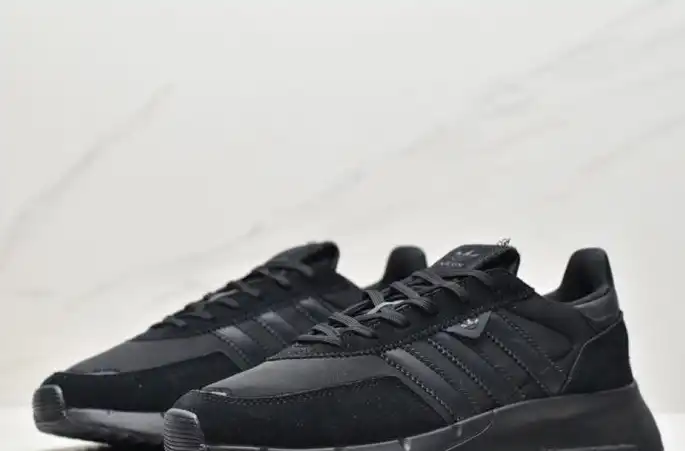 hype Adidas Sneakers