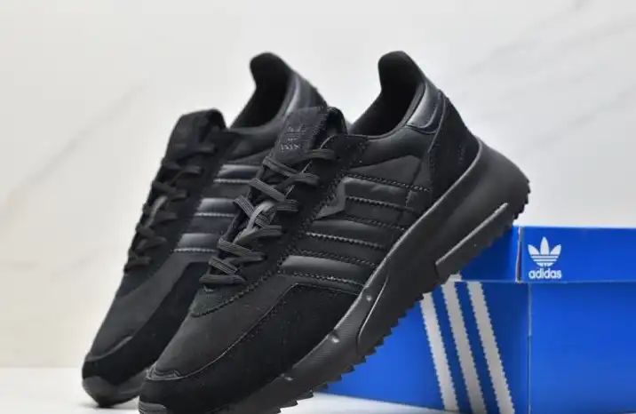 hype Adidas Sneakers