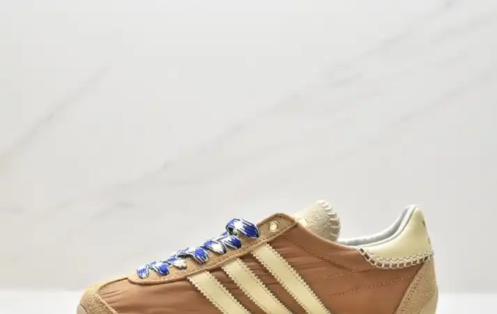 hype Adidas Sneakers