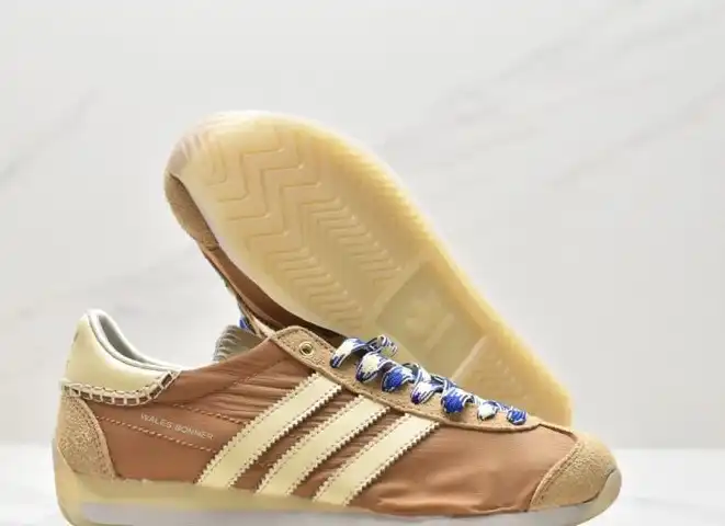 hype Adidas Sneakers