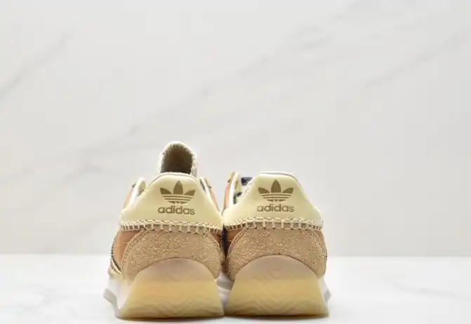 hype Adidas Sneakers