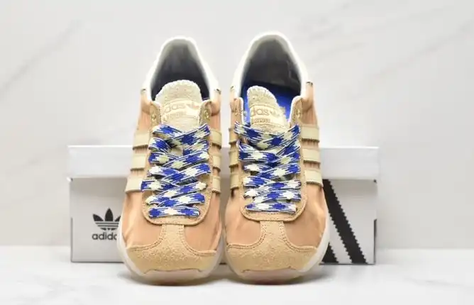 hype Adidas Sneakers