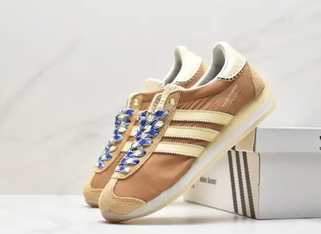 hype Adidas Sneakers