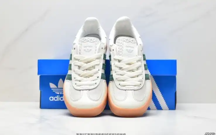 hype Adidas Sneakers