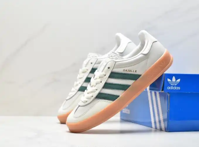 hype Adidas Sneakers