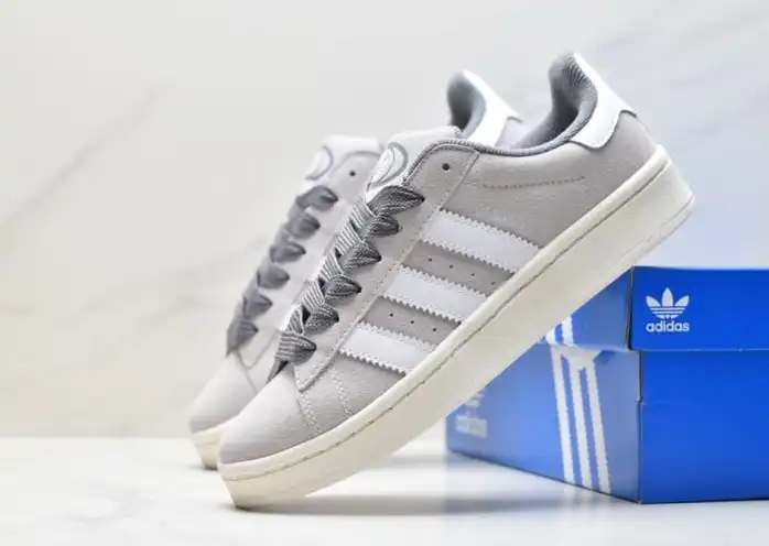 hype Adidas Sneakers