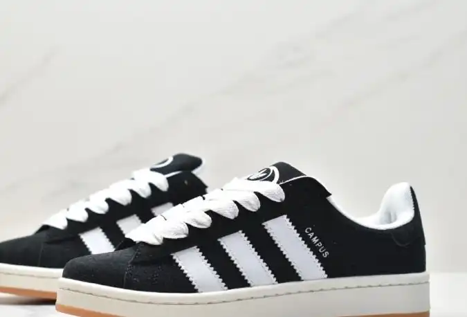 hype Adidas Sneakers