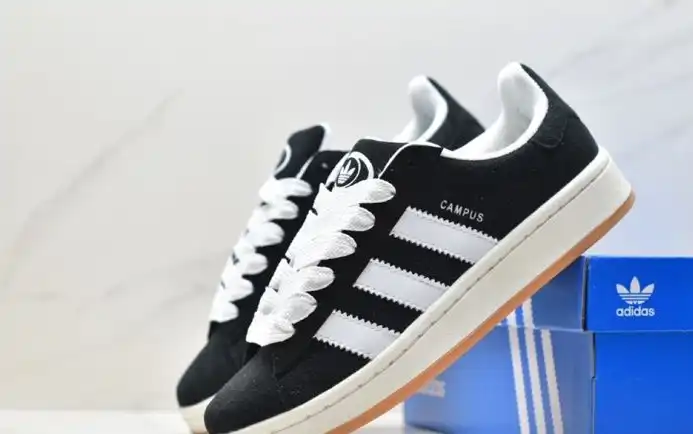 hype Adidas Sneakers