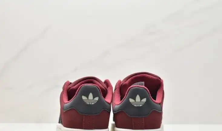 hype Adidas Sneakers