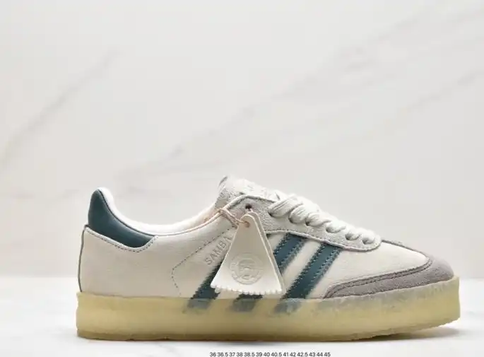 hype Adidas Sneakers