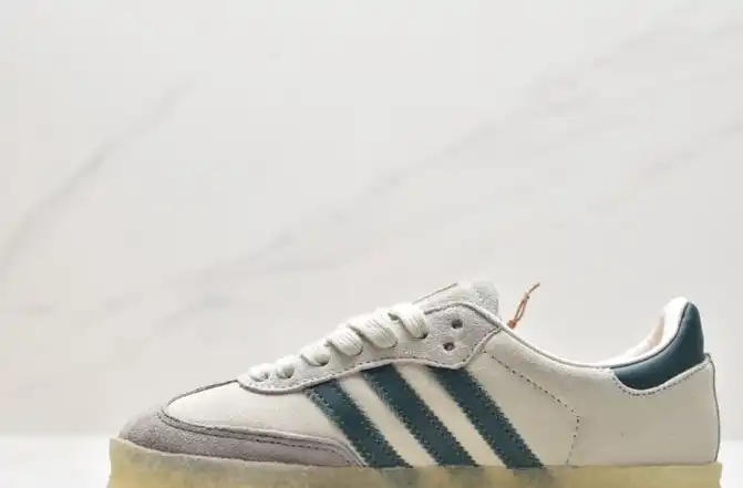 hype Adidas Sneakers