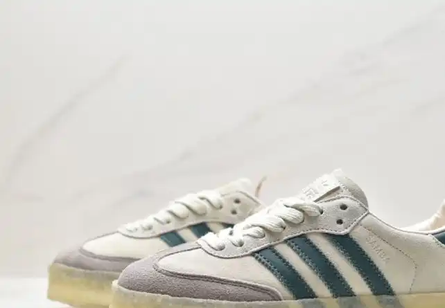 hype Adidas Sneakers