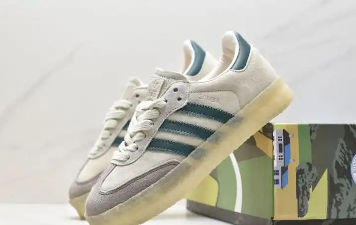 hype Adidas Sneakers