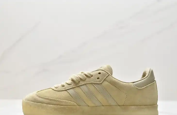 hype Adidas Sneakers