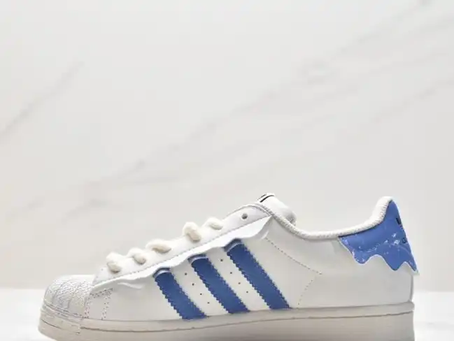 hype Adidas Sneakers