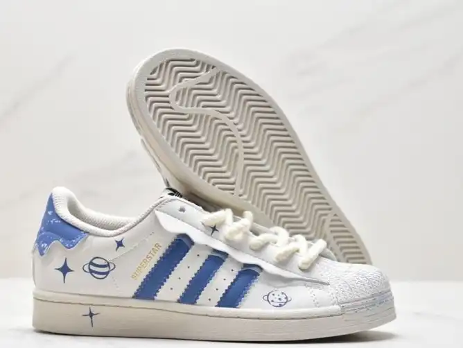 hype Adidas Sneakers