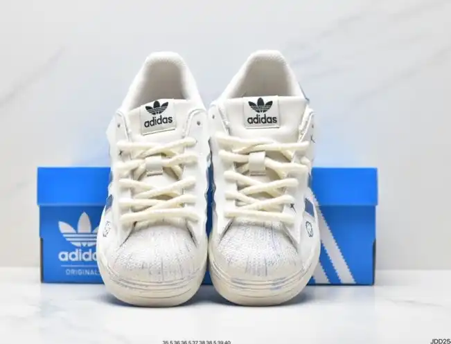 hype Adidas Sneakers