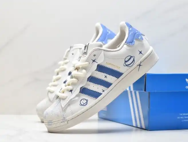 hype Adidas Sneakers