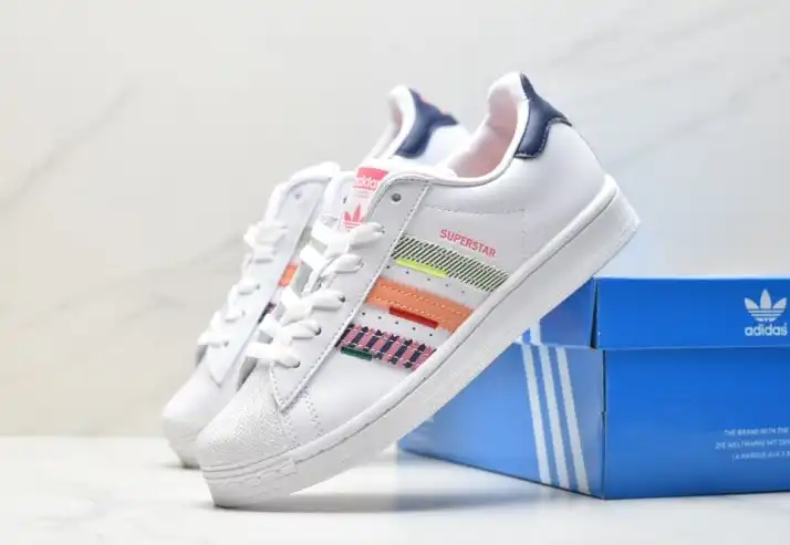 hype Adidas Sneakers