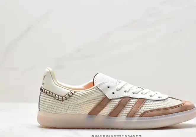 hype Adidas Sneakers