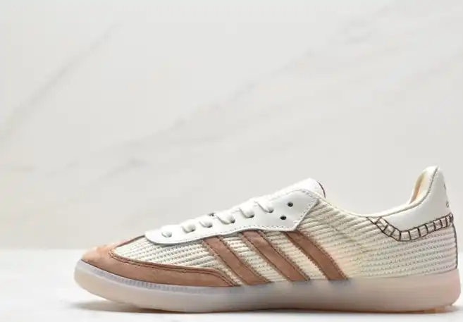 hype Adidas Sneakers