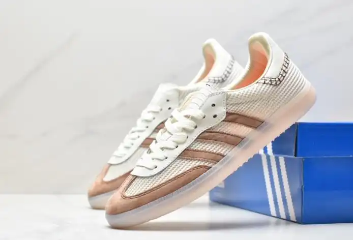 hype Adidas Sneakers