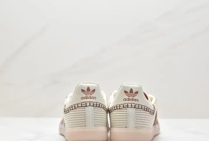 hype Adidas Sneakers