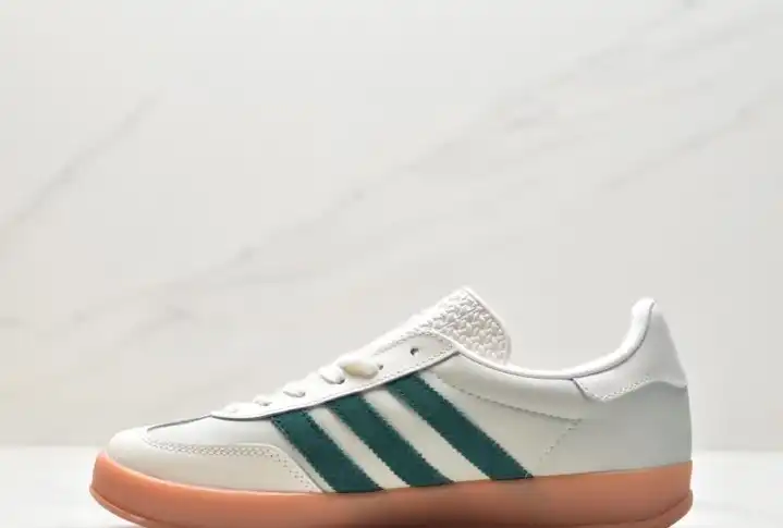 hype Adidas Sneakers