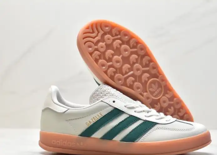 hype Adidas Sneakers