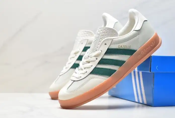 hype Adidas Sneakers