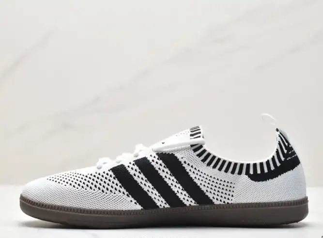 hype Adidas Sneakers