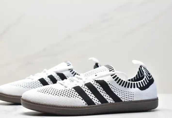 hype Adidas Sneakers