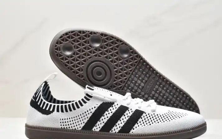 hype Adidas Sneakers