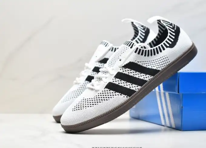 hype Adidas Sneakers