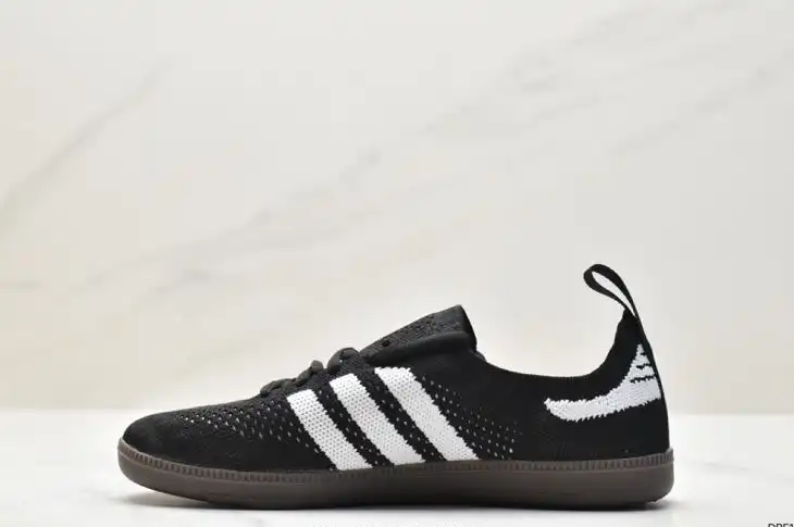 hype Adidas Sneakers