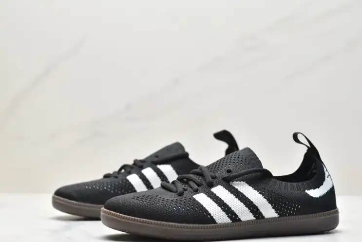 hype Adidas Sneakers