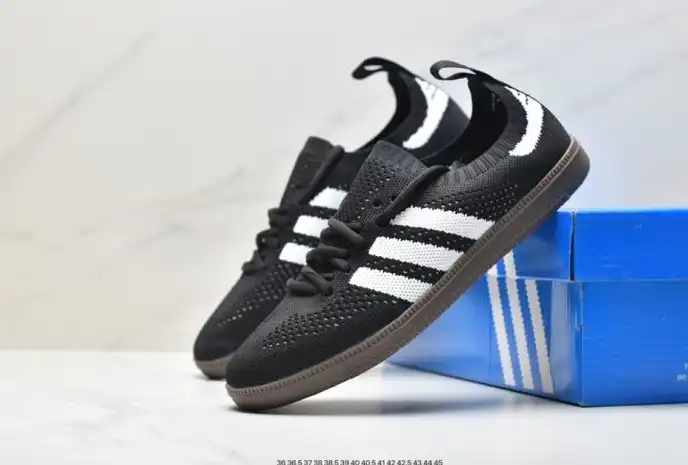 hype Adidas Sneakers