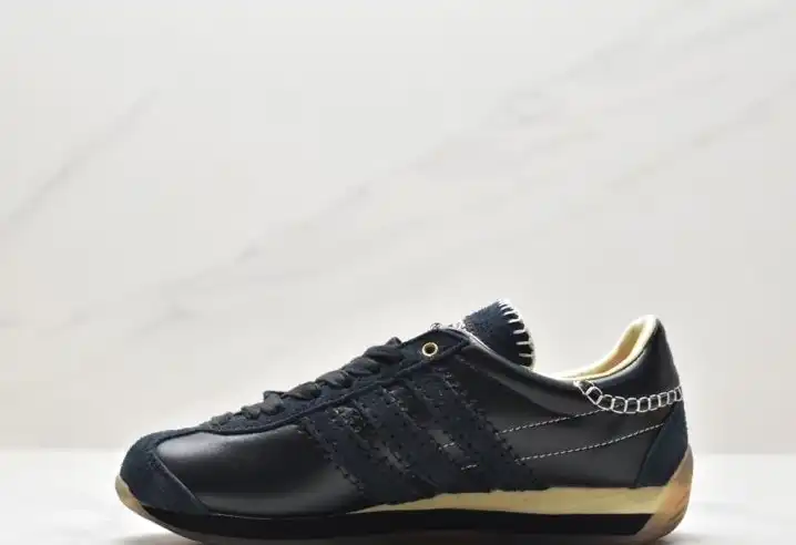 hype Adidas Sneakers