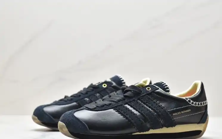 hype Adidas Sneakers