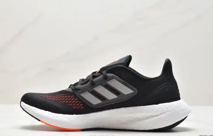 hype Adidas Sneakers