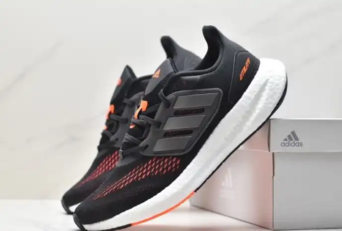 hype Adidas Sneakers