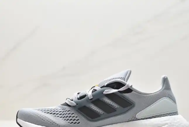 hype Adidas Sneakers